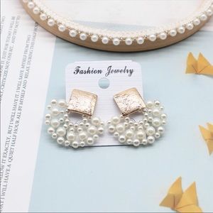 Elegant pearl style earrings